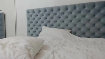 sexy__79 Seductive pussy shoves balls in the anus