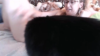 wildflowerem Alluring woman shows vulgar essence