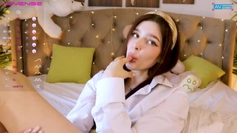 aariaaadox Slutty chicks lick their cunt