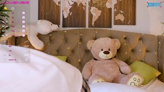 aariaaadox Passionate mare masturbates and bathes in the bath