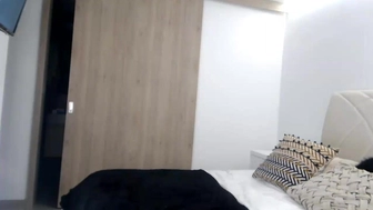 susan_mfc Busty cockroach dancing striptease