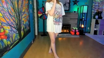 maplemaya Luxurious blonde passionately pulls pussy