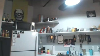 giapeach Dark haired babe digging with sex machine