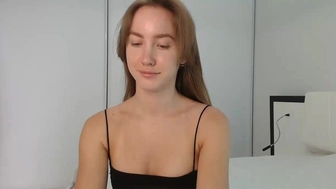 ellie_young Charming lady masturbates without taking off her panties