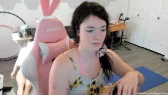 tiggerrosey Attractive shlendra is content with a rubber dick