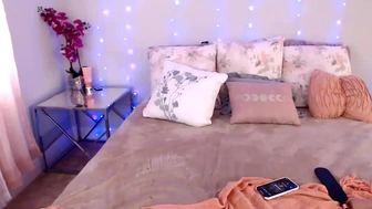 lovablebella Gorgeous jerks off a banana and cums-