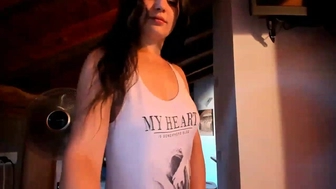 lolybetty Sexy slut gently masturbates cunt