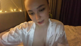 angrykat Hottie Masturbates Shaved Cunt