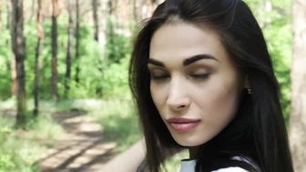 fiamurr [RU] 002 Школьница делает минет в лесу и принимает сперму в рот_1080p