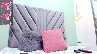 sarah_reyes1 chaturbate Desired chick caresses juicy holes