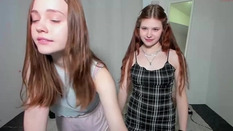 k_a_r_o_l_i_n_a chaturbate Hot babe pulls her holes