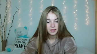 little__cherrry_22082022_0659_female_chaturbate_2