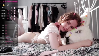 hi_im_lily_24082022_1807_female_chaturbate_2