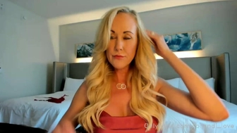 Brandi Love aka brandi_love onlyfans hot thing is fucking sex toy