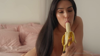 Leah Wilde aka leahgoeswilde onlyfans insatiable female fucks sex toy