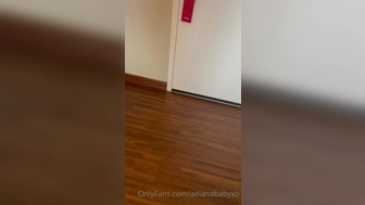 Adiana aka adianababy aka adianababyxo onlyfans crazy woman masturbating cunt with hand