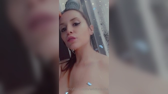 Liliana aka wildtequilla onlyfans full skin pulls the cap with a phallus