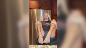 Goddess Kaylee aka xomaddykxo onlyfans stewardess jerks off and shows tattoos