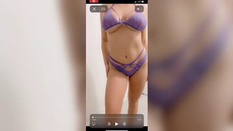 Tay Lavie aka Tayy aka bunnybunsxo onlyfans  shakes tits at the stove