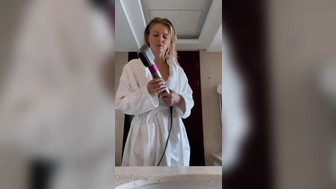 Sophmoreschoolgirl aka sophmoresluut onlyfans naughty passion gently fingering shaved holes