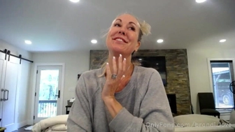 Brandi Love aka brandi_love onlyfans tender blonde squeezes boobs