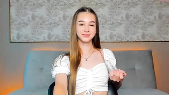 holly_cook_05092022_1646_female_chaturbate_3