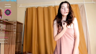 christinevillarreal_06092022_0138_female_chaturbate_2