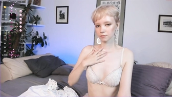 everibudi_08092022_1400_female_chaturbate