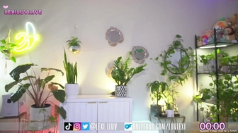 lexi_luv chaturbate pretty woman sitting in a chair