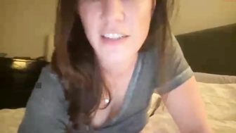 surprisedwife_04092022_0840_female_chaturbate_3