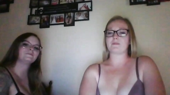 lillyemily_17092022_0618_female_chaturbate_4