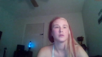 lessclothesmorefunn_19092022_0948_female_chaturbate_2