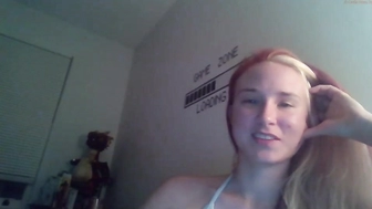 lessclothesmorefunn_19092022_0948_female_chaturbate_4