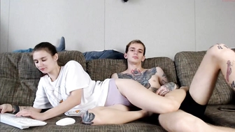 bee_sting_18092022_1322_couple_chaturbate_2