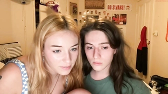 luvdollx_04102022_1651_couple_chaturbate_2