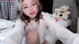 cute_beauty_30092022_1143_female_chaturbate_2