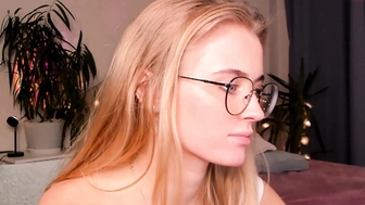 linellali_22092022_1915_female_chaturbate_4