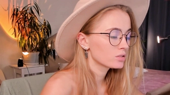 linellali_30092022_1706_female_chaturbate_3