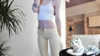 sofiaandwonderland_09102022_1155_female_chaturbate