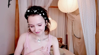 hailiemills_08112022_0507_female_chaturbate_3