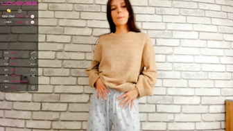 carolynjacquelins_19112022_2054_female_chaturbate_2