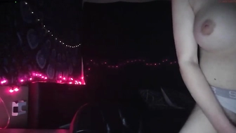 caliiibb_11122022_1211_female_chaturbate_2