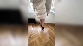 Мокрая девственница с очень тугой киской выебана своим соседом