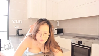 mei_tin_08122022_0738_female_chaturbate_3