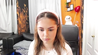 simply_lily_04012023_1214_female_chaturbate