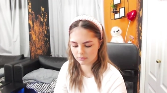 simply_lily_04012023_1214_female_chaturbate_4