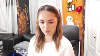 simply_lily_04012023_1214_female_chaturbate_5