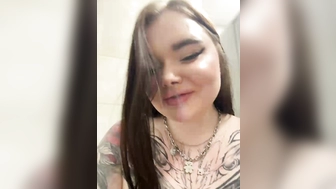 LadyDimitrescu-stripchat-28-01-2023