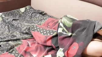 Lesbian_illusion начала трогать свои промежности во фри