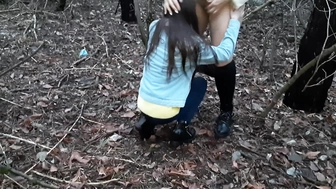Lesbian_illusion показала свою пилотку и потрогала ее